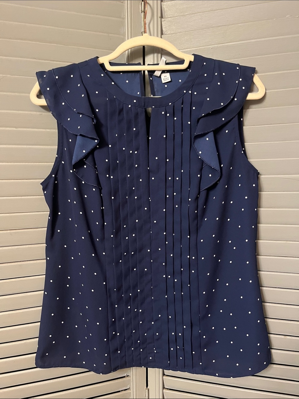 Elle Navy Polka Dot Pintuck Ruffle Sleeveless Blouse, Keyhole Front & Back, Sz S